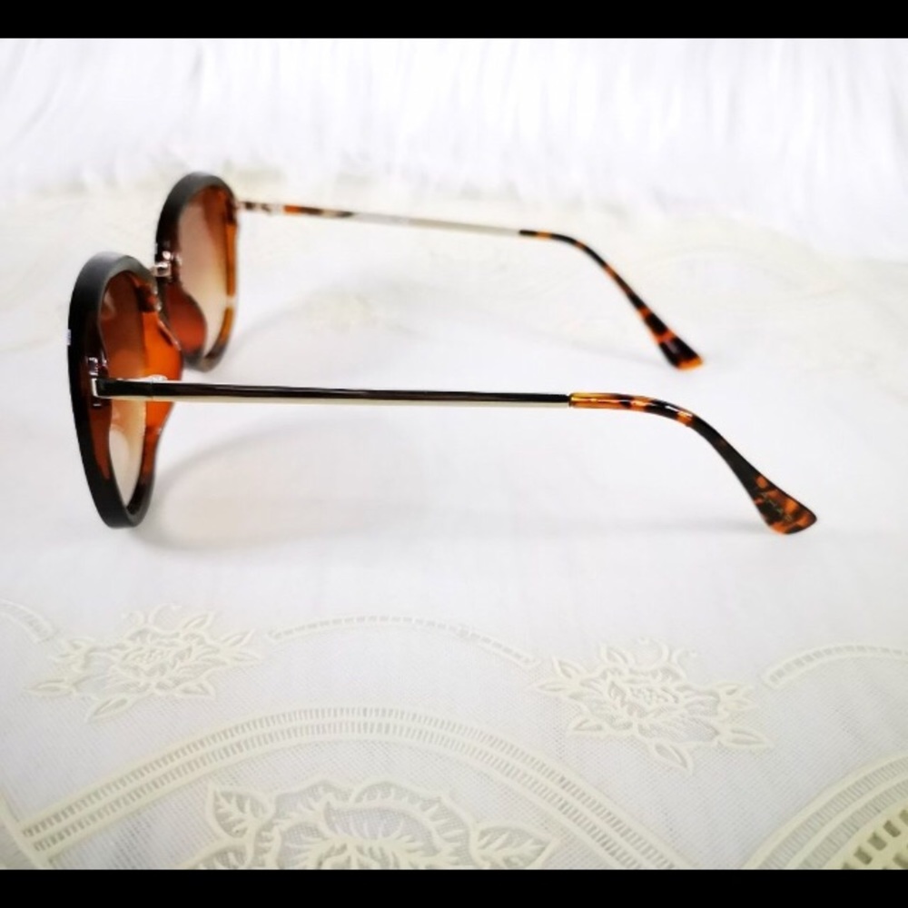 New Tortoise Tahari Sunglasses - Picture 5 of 6